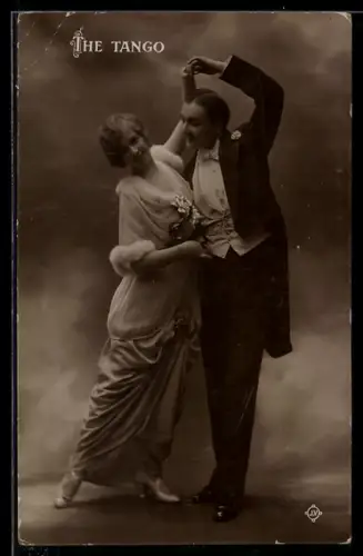 AK Elegantes Paar beim Tango