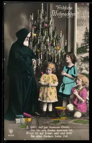 AK Weihnachtsmann steht bei Kindern an einem Christbaum