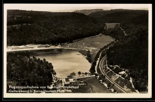 AK Gelterswoog b. Kaiserslautern, Familien-Strandbad vom Flugzeug aus