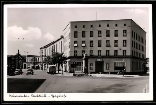AK Kaiserslautern, Ecke Fruchthall- u. Burgstrasse, Flachdachgebäude, Uhrensäule