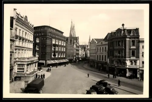 AK Lübeck, Am Klingenberg, Strassenpartie mit Geschäftshäusern aus der Vogelschau