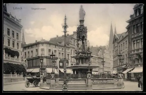 AK Lübeck, Siegesbrunnen, Strasse Klingenberg