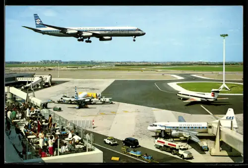 AK Amsterdam, International Airport Schiphol, Motiv mit Jet der Scandinavian und KLM Royal Dutch Airlines