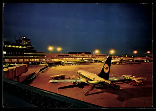 AK Frankfurt am Main, Flughafen Rhein-Main während der Nachtzeit, Passagierflugzeug der Lufthansa