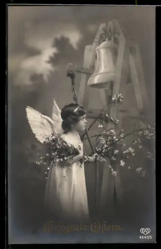 AK Kleiner Weihnachtsengel mit einer Glocke