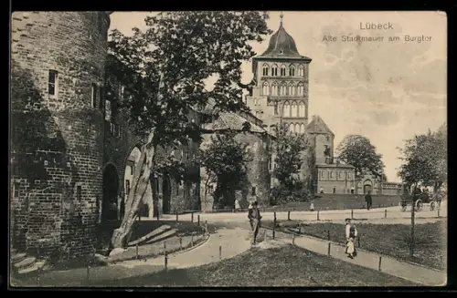 AK Lübeck, Alte Stadtmauer am Burgtor