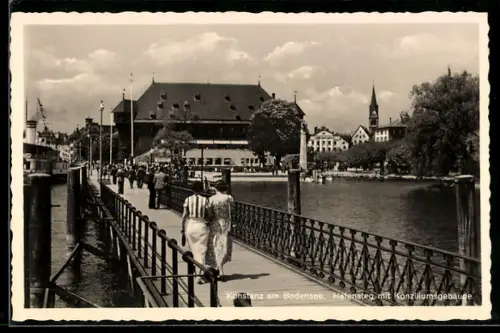 AK Konstanz am Bodensee, Hafensteg mit Konziliumsgebäude
