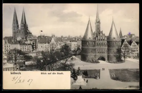 AK Lübeck, Holstentor, Stadtansicht