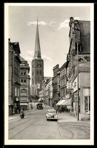 AK Lübeck, Strassenpartie mit Blick zur Jakobikirche