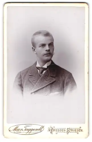 Fotografie Max Taggesell, Dresden-Striesen, Augsburgerstr. 9, Porträt eines jungen Mannes