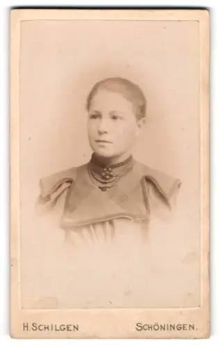 Fotografie H. Schilgen, Schöningen, Porträt einer jungen Frau