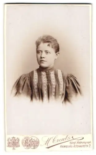 Fotografie H. Creutz, Hamburg, Altonaerstr. 2, Elegantes Porträt einer Frau