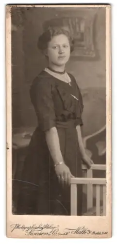 Fotografie Samson & Co., Halle a. S., Poststrasse 9-10, Porträt einer eleganten Dame