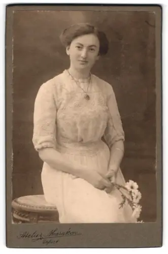 Fotografie Atelier Marakon, Erfurt, Passage Neumarkt 45-46, Dame mit Blumenstrauss