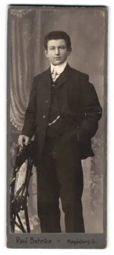 Fotografie Paul Behnke, Magdeburg, Halberstädterstr. 40, Porträt eines jungen Mannes