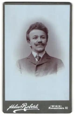 Fotografie Atelier Robert, Wien, Mariahilferstrasse 82, Porträt eines eleganten Herrn