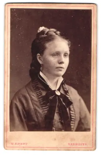 Fotografie W. Ernst, Hannover, Anger-Strasse 13a, Porträt einer jungen Frau