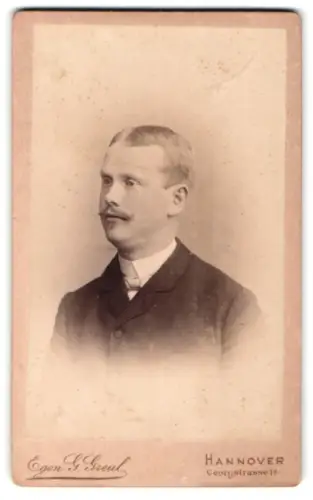 Fotografie Egon G. Greul, Hannover, Georgstrasse 1d, Porträt eines eleganten Herrn