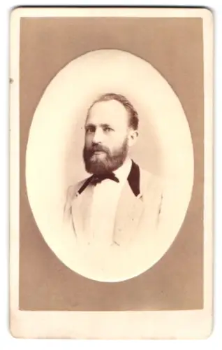 Fotografie Chr. Beitz, Arnstadt, Portrait eines Herren mit Bart