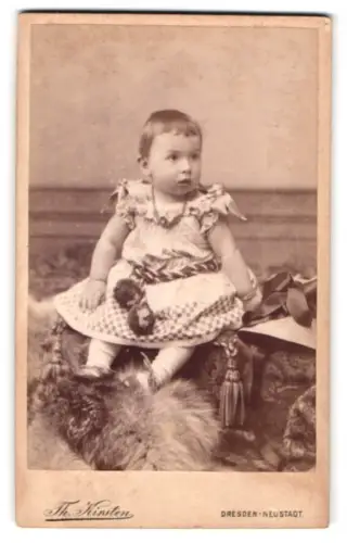 Fotografie Th. Kirsten, Dresden, Bautznerstrasse 79, Porträt eines kleinen Kindes