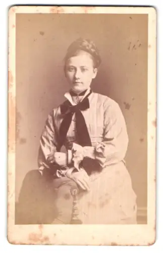 Fotografie Georg Kulmann, Offenbach a. M., Hospitalstrasse 16, Porträt einer jungen Frau