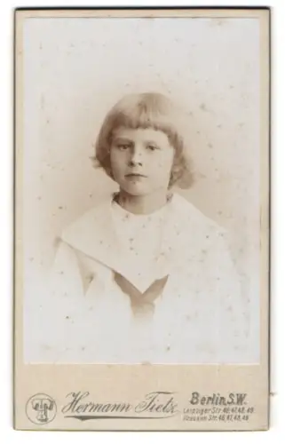 Fotografie Hermann Tietz, Berlin, Leipziger Str. 46, Portrait eines jungen Kindes