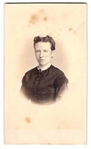 Fotografie Georg Aulmann, Offenbach a. M., Hospitalstrasse, Porträt einer Frau