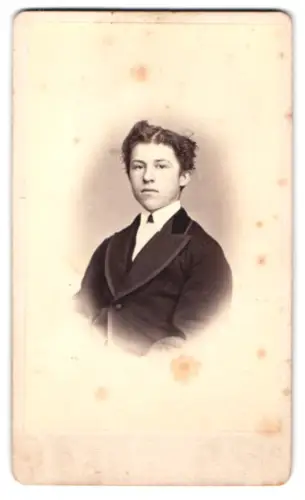 Fotografie Georg Aulmann, Offenbach a.M., Hospitalstrasse 16, Porträt eines jungen Mannes