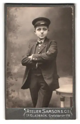 Fotografie Atelier Samson & Co., M. Gladbach, Crefelderstr. 178, Junge im Anzug