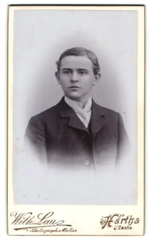 Fotografie Wilh. Lau, Hartha i. Sa., Waldheimerstr. 6, Porträt eines jungen Mannes