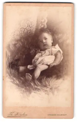 Fotografie Th. Kirsten, Dresden, Bautznerstr. 17, Porträt eines Kleinkinds
