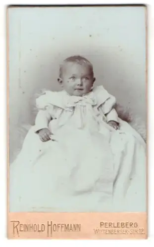 Fotografie Reinhold Hoffmann, Perleberg, Wittenberger Str. 12, Porträt eines Kleinkindes