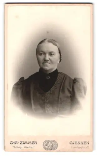 Fotografie Chr. Zimmer, Giessen, Ludwigsplatz 2, Elegantes Porträt einer Dame