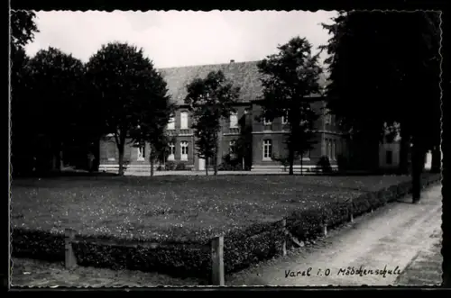 AK Varel i. O., Mädchenschule mit Anlagen