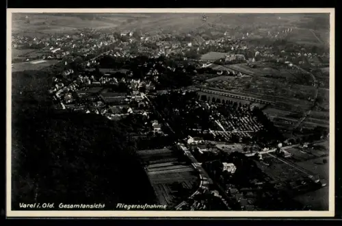 AK Varel i. Old., Gesamtansicht, Fliegeraufnahme