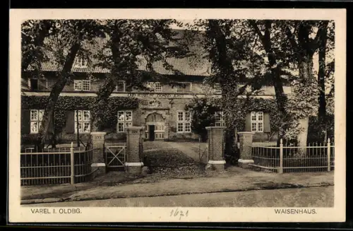 AK Varel i. Oldbg., Waisenhaus mit Strassenpartie