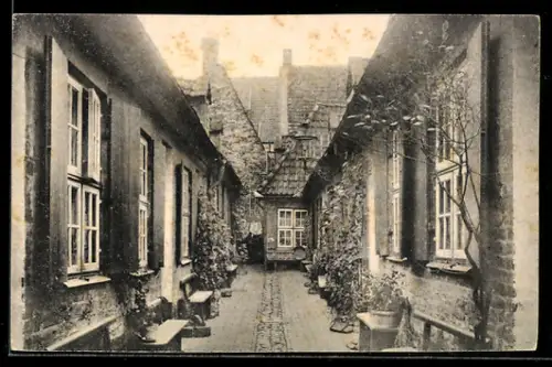 AK Lübeck, V. Höveln Gang, Wahmstrasse 75