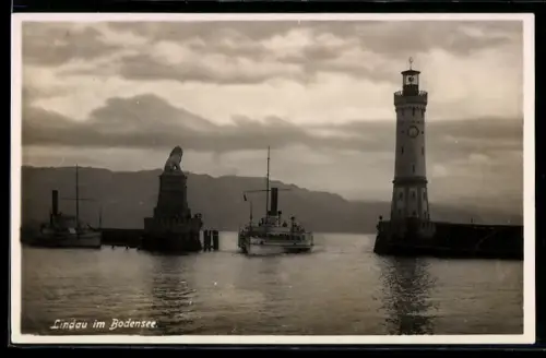 AK Lindau im Bodensee, Leuchtturm in der Hafeneinfahrt