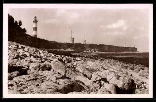AK Saint-Denis-d`Oléron, Le Falaises et le Phare de Chassiron