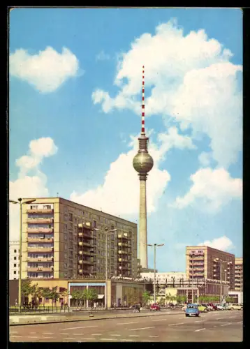 AK Berlin, Karl-Marx-Allee mit Fernseh- und UKW-Turm der Deutschen Post