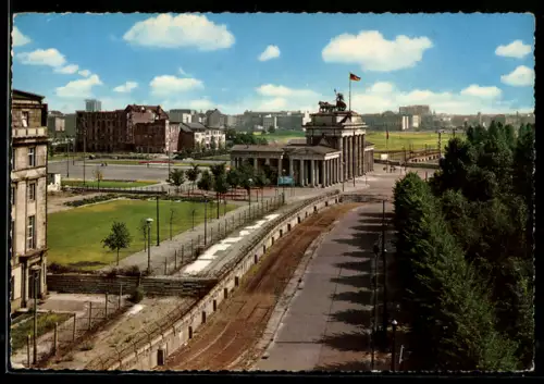 AK Berlin, Brandenburger Tor mit der Mauer nach dem 13. August 1961