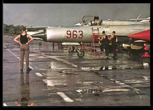 AK NVA bereitet Flugzeug Nr. 963 vor