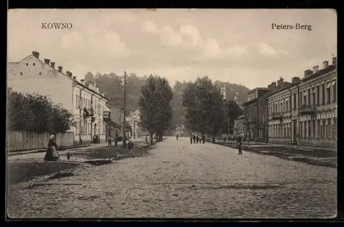 AK Kowno, Peters-Berg, Strassenansicht mit Einwohnern