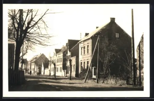 Foto-AK Efferen, Strassenpartie im Sonnenschein