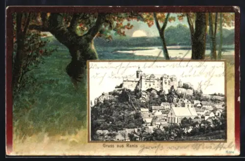 Grusskarten-AK Ranis, Teilansicht des Ortes mit Schloss und idyllischer Waldpartie im Passepartout