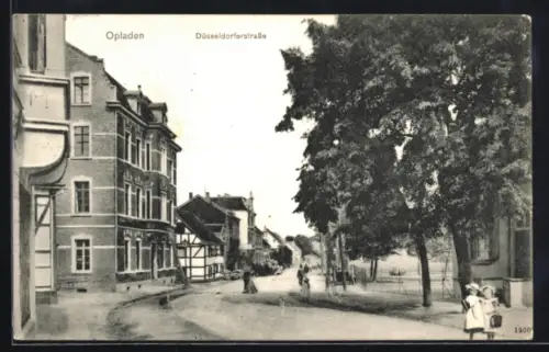AK Opladen, Düsseldorferstrasse mit Anwohnern