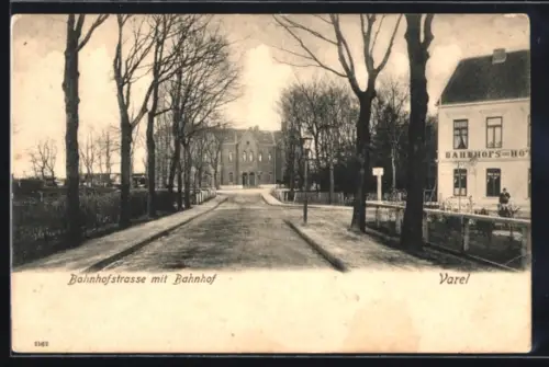 AK Varel i. O., Bahnhofstrasse mit Bahnhof-Hotel