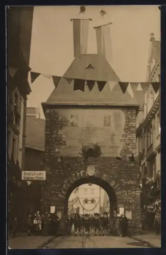 Foto-AK Siegen, Festakt am Marburger Tor, mit Schirmgeschäft Graal & Schafer