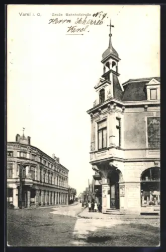 AK Varel i. O., Grosse Bahnhofstrasse, Kreuzung mit Turm-Geschäftshaus