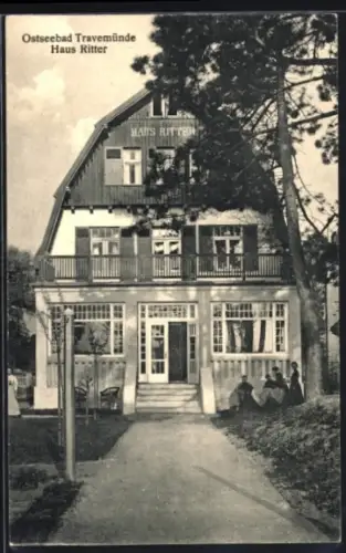 AK Travemünde, Hotel Haus Ritter mit kleiner Versammlung
